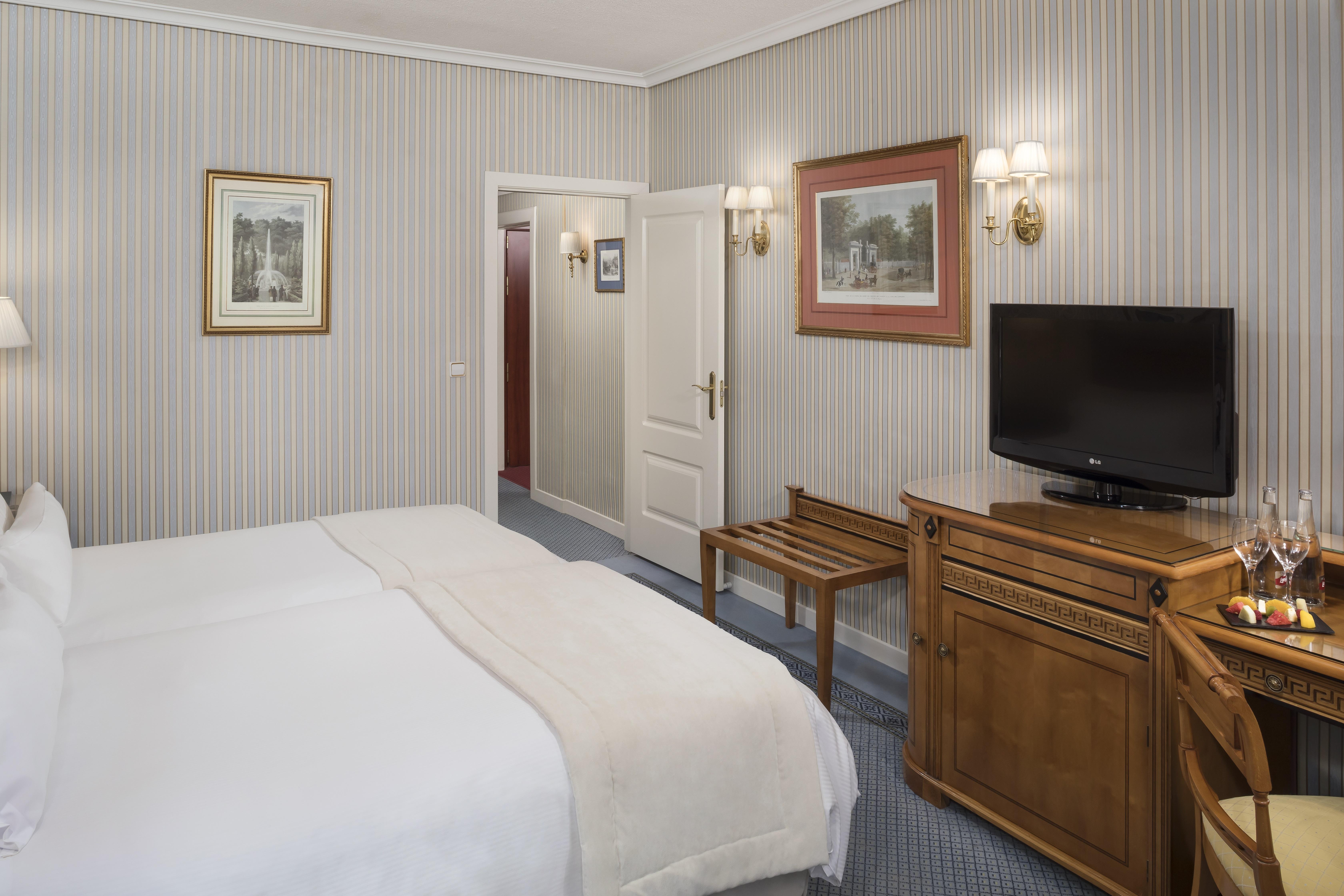 Melia Castilla Madrid Exterior photo